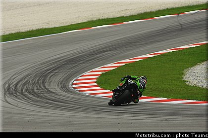 sbk_2011_tests_sykes_17.jpg