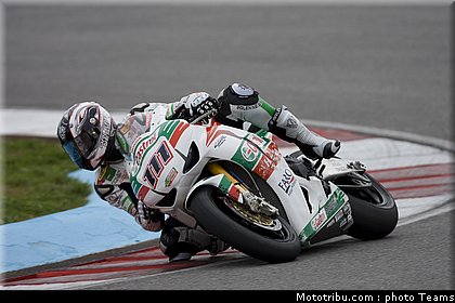 sbk_2011_tests_xaus_09.jpg