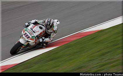 sbk_2011_tests_xaus_10.jpg