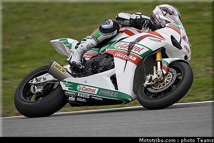 sbk_2011_tests_xaus_21.jpg
