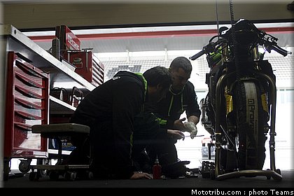 supersport_2011_tests_parkes_11.jpg