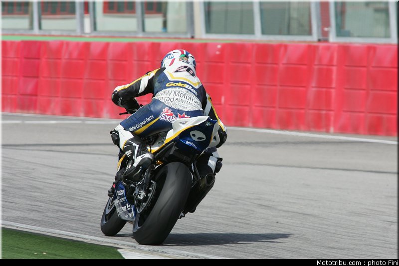 1000_superstock_barrier_006_imola_2012