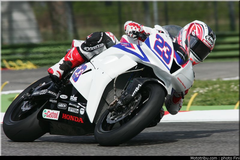 supersport_parkes_001_imola_2012