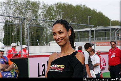 superbike_pit_babe_001_imola_2012.jpg