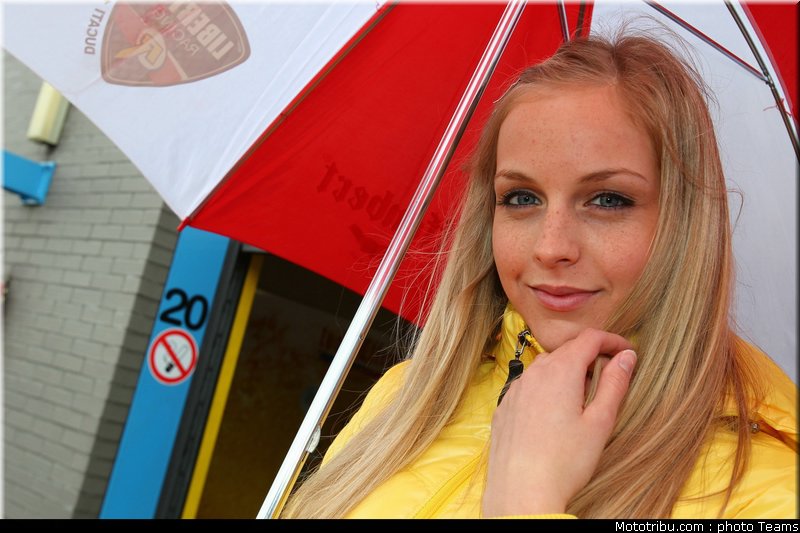 superbike_pitbabe_004_pays_bas_assen_2012