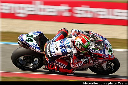 superbike_giugliano_002_pays_bas_assen_2012.jpg