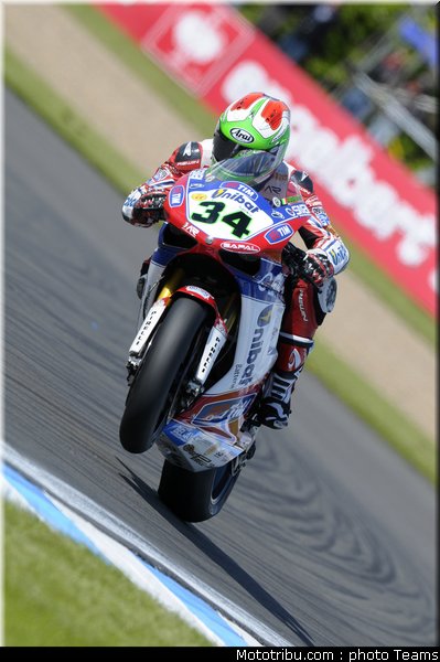 superbike_giugliano_003_wsbk_2012_angleterre_donington