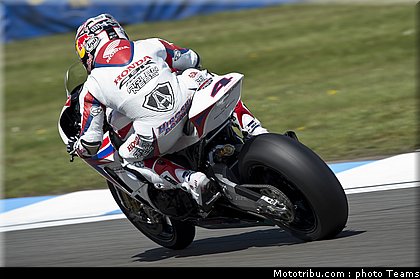 superbike_aoyama_005_wsbk_2012_angleterre_donington.jpg