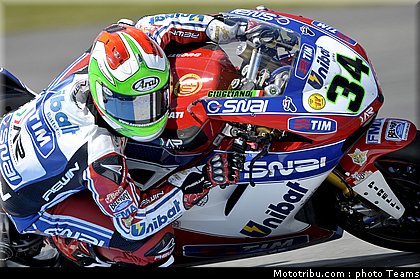 superbike_giugliano_006_wsbk_2012_angleterre_donington.jpg