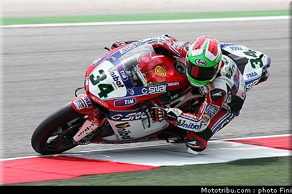 sbk_giugliano_003_san_marin_misano_2012.jpg