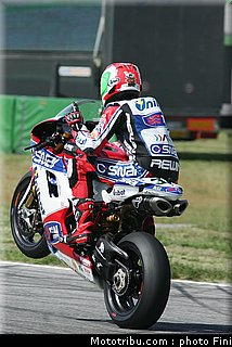 sbk_giugliano_006_san_marin_misano_2012.jpg