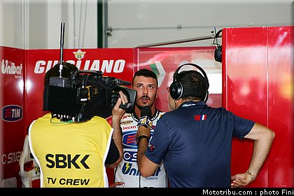 sbk_giugliano_007_san_marin_misano_2012.jpg