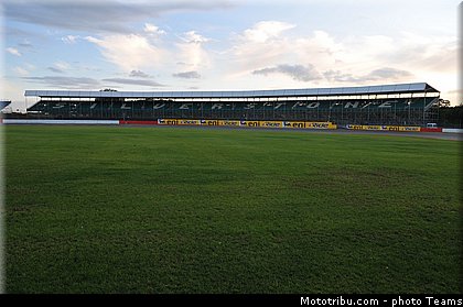 sbk_ambiance_012angleterre_silverstone_2012.jpg