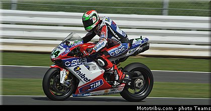 sbk_giugliano_002angleterre_silverstone_2012.jpg