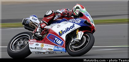 sbk_giugliano_003angleterre_silverstone_2012.jpg