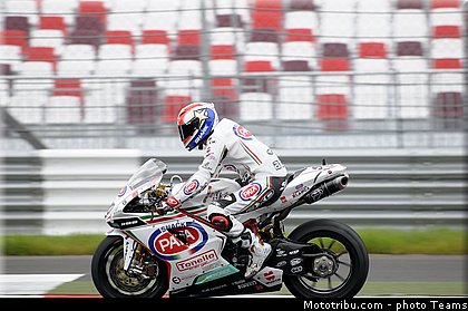 sbk_guintoli_001_wsbk_2012_russie_moscou.jpg