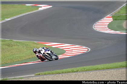 sbk_melandri_005_wsbk_2012_russie_moscou.jpg