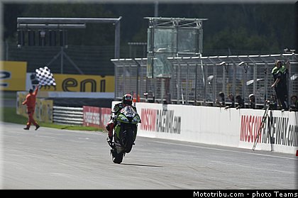 sbk_sykes_028_wsbk_2012_russie_moscou.jpg