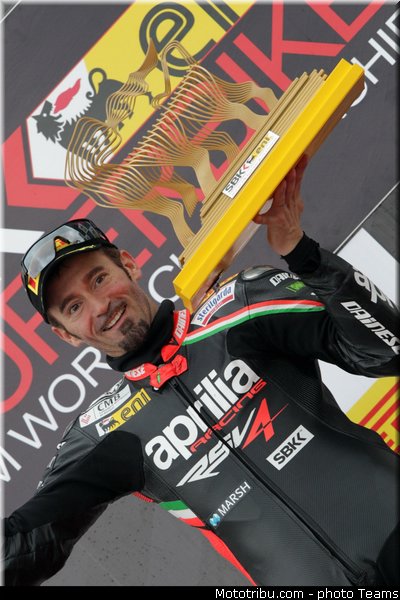 sbk_pitbabe_018_france_magny_cours_2012