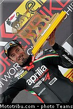 sbk_pitbabe_018_france_magny_cours_2012.jpg
