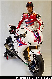 aoyama_022 superbike_supersport_test_2012.jpg