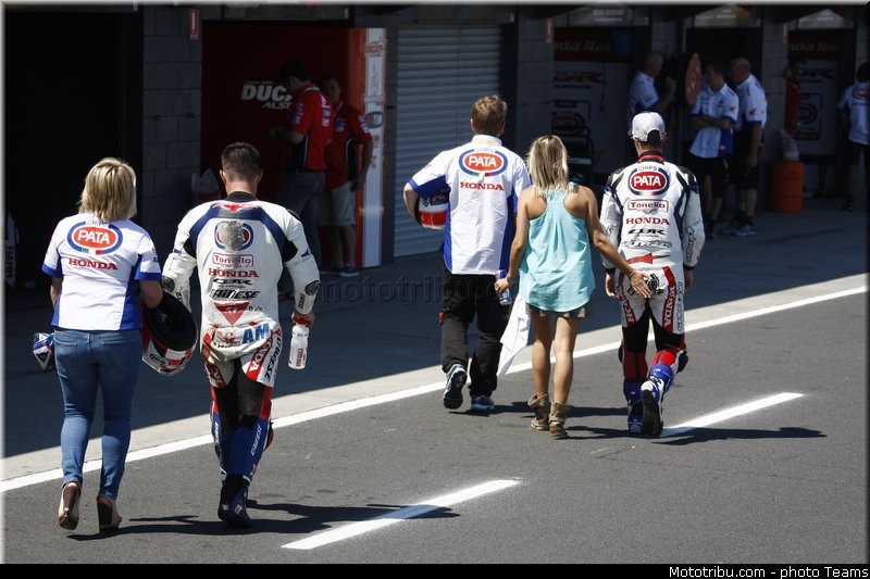 superbike_pitbabe_008_australie_philip_island_2013