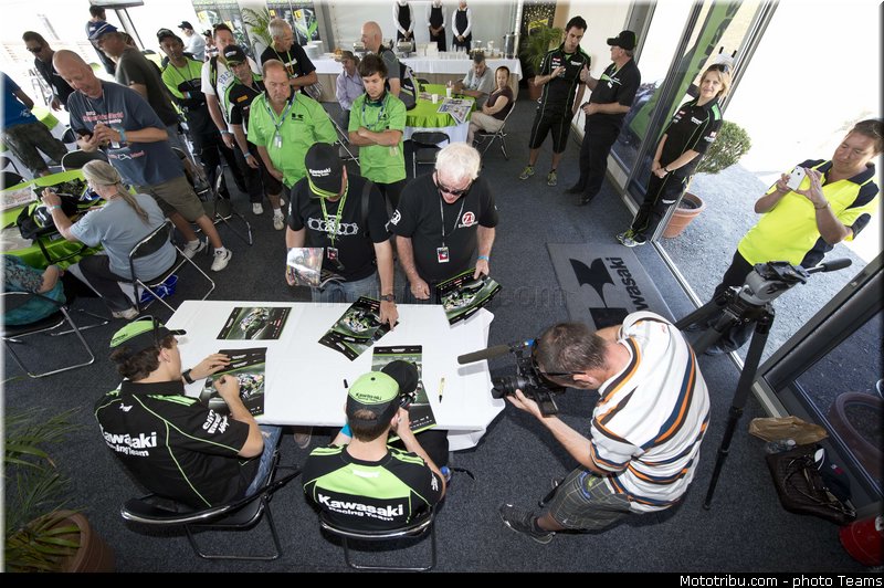 superbike_pitbabe_013_australie_philip_island_2013
