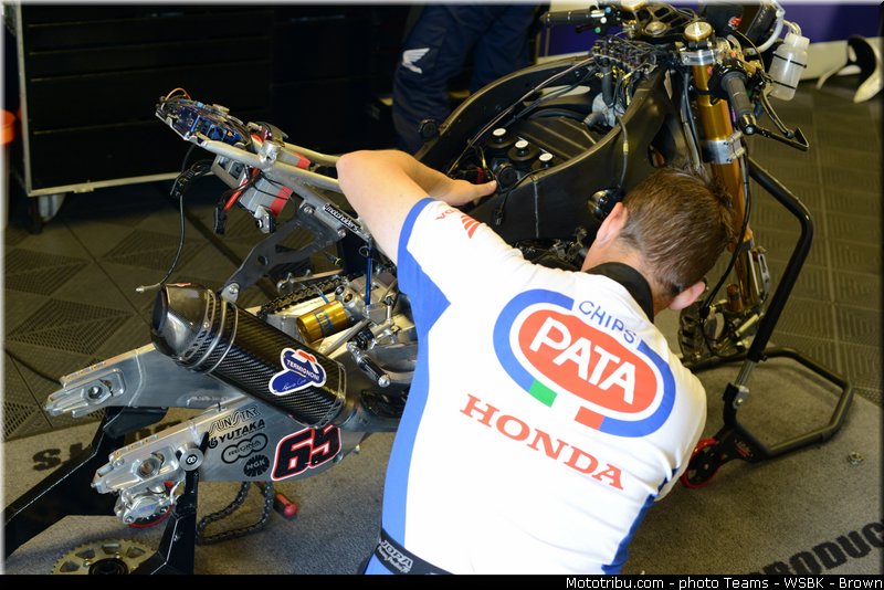 sbk_rea_006_angleterre_donington_park_2013