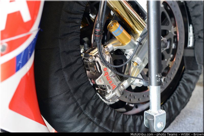 sbk_rea_015_angleterre_donington_park_2013