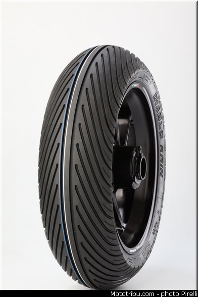 pirelli_sbk_rain_01_17_pouces_2013_