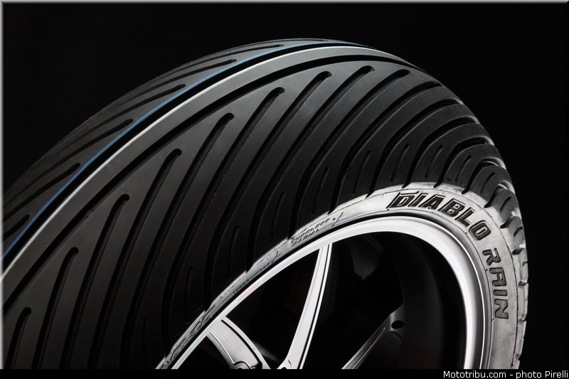 pirelli_sbk_rain_02_17_pouces_2013_