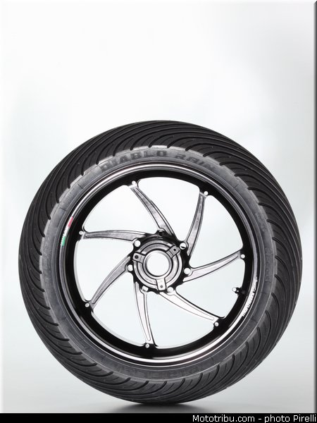 pirelli_sbk_rain_04_17_pouces_2013_