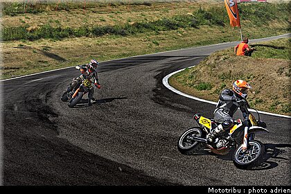 supermoto_s2_56_supermotard_alp_huez_2009.jpg