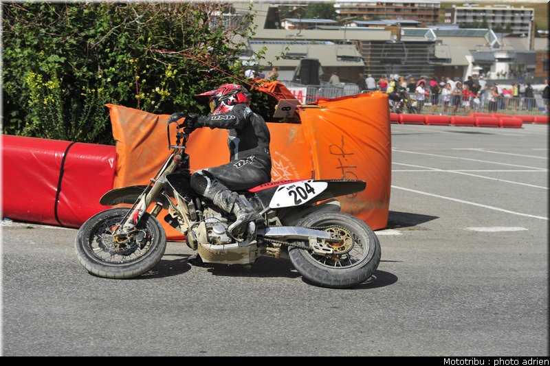 naze_08_supermotard_alp_huez_2009