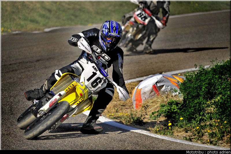 perret_14_supermotard_alp_huez_2009