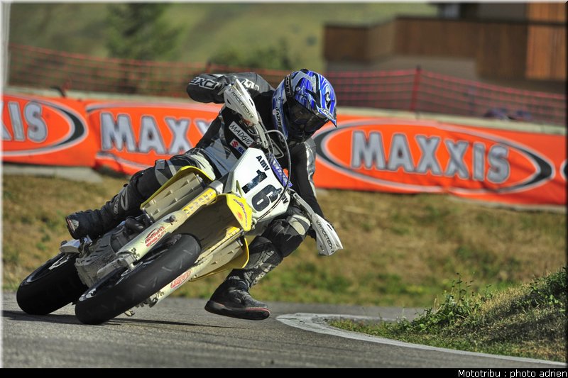 perret_26_supermotard_alp_huez_2009