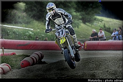 guenzi_02_supermotard_alp_huez_2009.jpg