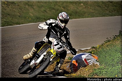 guenzi_06_supermotard_alp_huez_2009.jpg