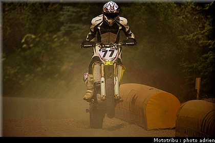 guenzi_08_supermotard_alp_huez_2009.jpg