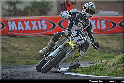 guenzi_11_supermotard_alp_huez_2009.jpg