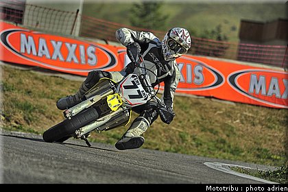 guenzi_12_supermotard_alp_huez_2009.jpg