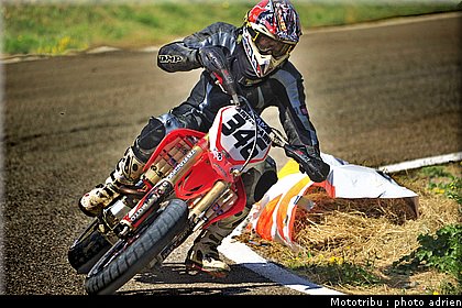 lefevre_4_supermotard_alp_huez_2009.jpg