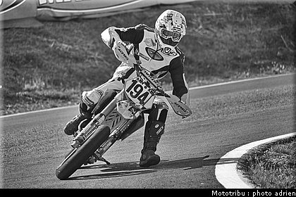 moneyron_2_supermotard_alp_huez_2009.jpg