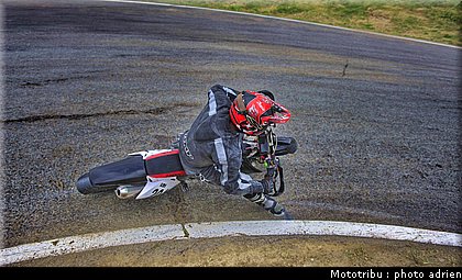 naze_02_supermotard_alp_huez_2009.jpg
