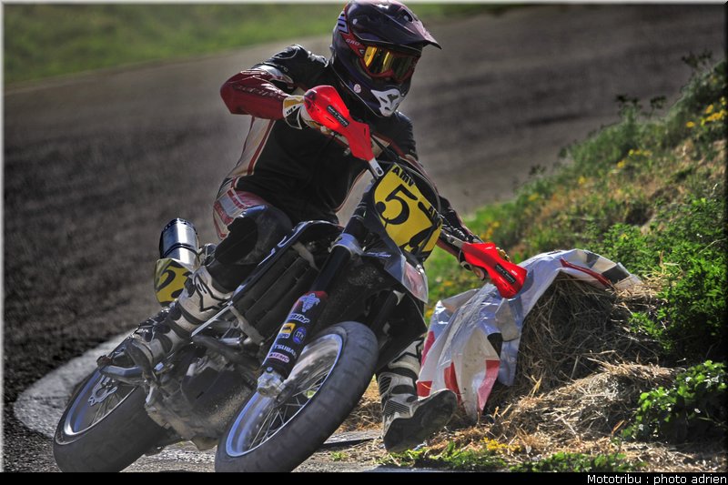 merchadou_14_supermotard_alp_huez_2009