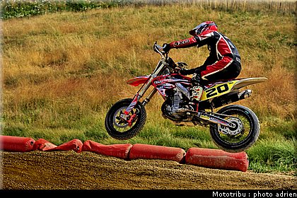 bougard_01_supermotard_alp_huez_2009.jpg