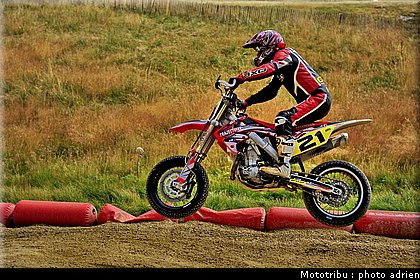 cazade_02_supermotard_alp_huez_2009.jpg