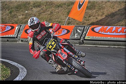 chevalier_2_supermotard_alp_huez_2009.jpg