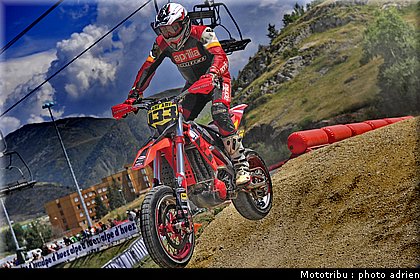 chevalier_4_supermotard_alp_huez_2009.jpg