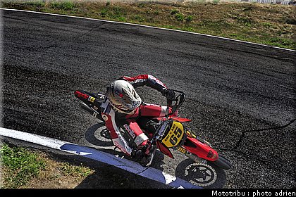 delenne_21_supermotard_alp_huez_2009.jpg